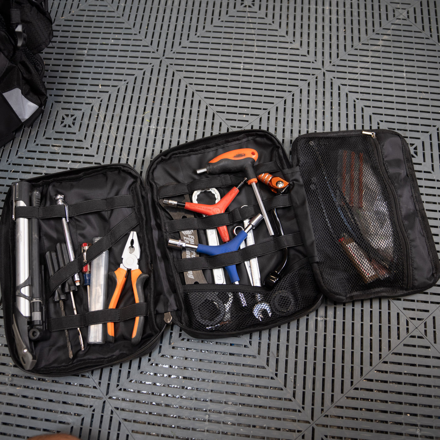 DBC Enduro Riding Pack (with tool organizer included) - Stealth Black